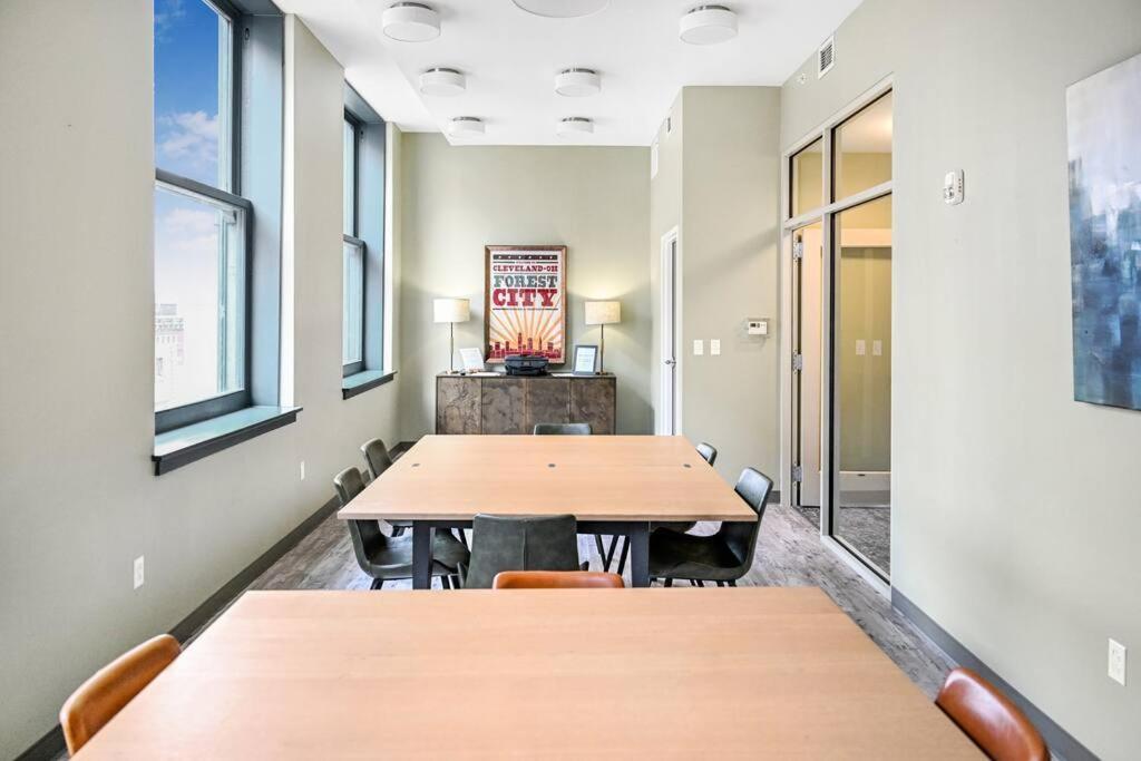 Heart Of Dt - Pool & Steam At Playhouse Square 315 Apartment Кливланд Екстериор снимка