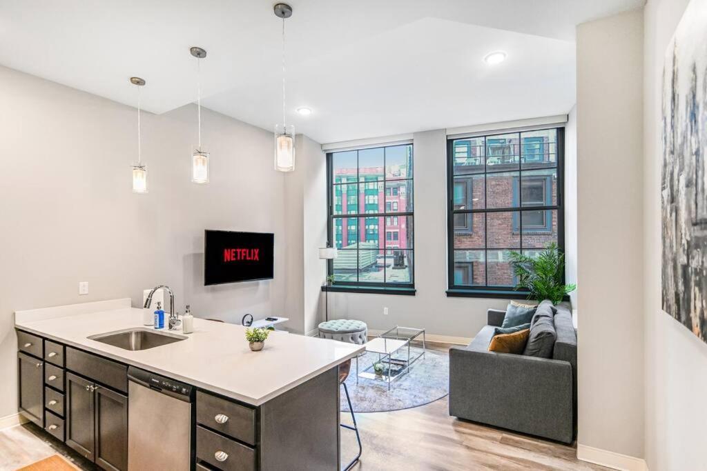 Heart Of Dt - Pool & Steam At Playhouse Square 315 Apartment Кливланд Екстериор снимка